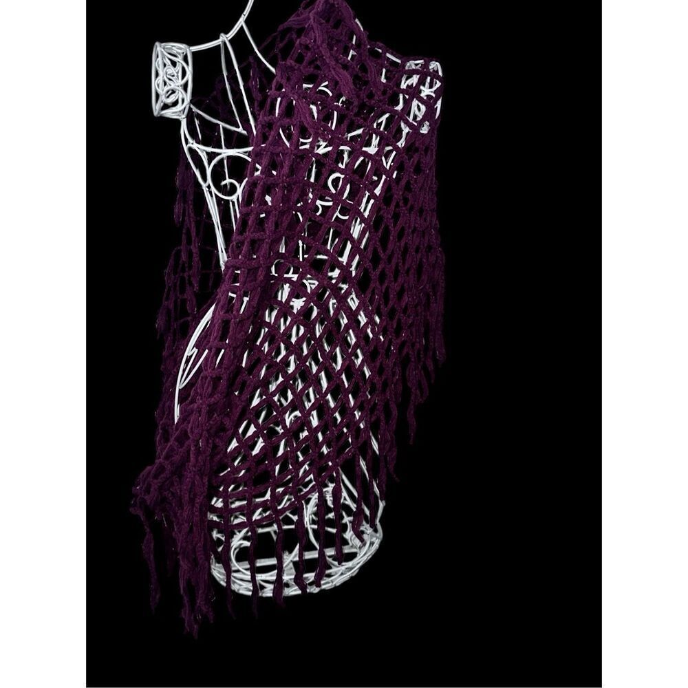 BEAUTIFUL Altar’d State Infinity knitted Scarf Maroon/ Burgundy